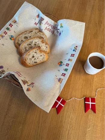 Brødserviet, Happy Birthday