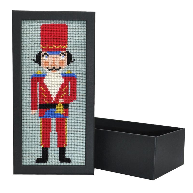 Nøddeknækker rød, Æske